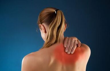 Back pain in the scapula of a woman